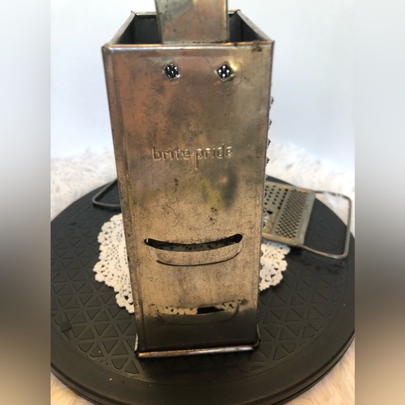 Set of Vintage Graters Box Grater and Flat Grater - Picture 3 of 16